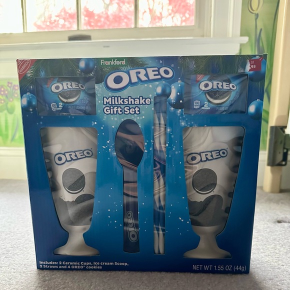 NIB Oreo Milkshake Gift Set with Cups and Spoon - Picture 2 of 6